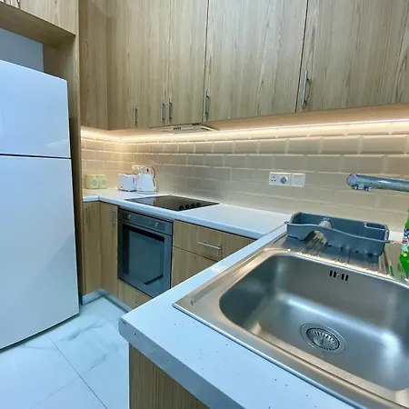 Seaside Two Bedroom Modern Flat In Tourist Area Apartamento Pafos