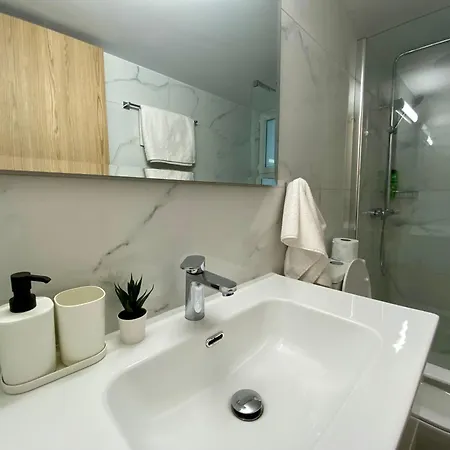Seaside Two Bedroom Modern Flat In Tourist Area Apartment *