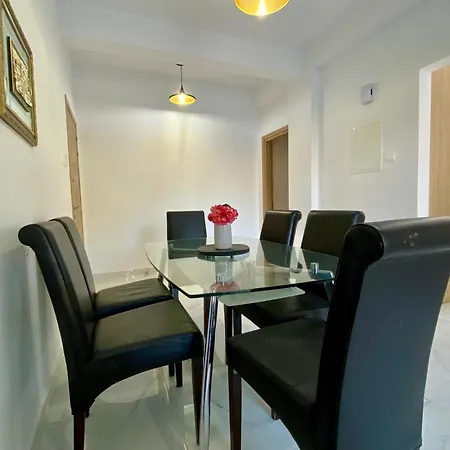 Seaside Two Bedroom Modern Flat In Tourist Area Apartment *